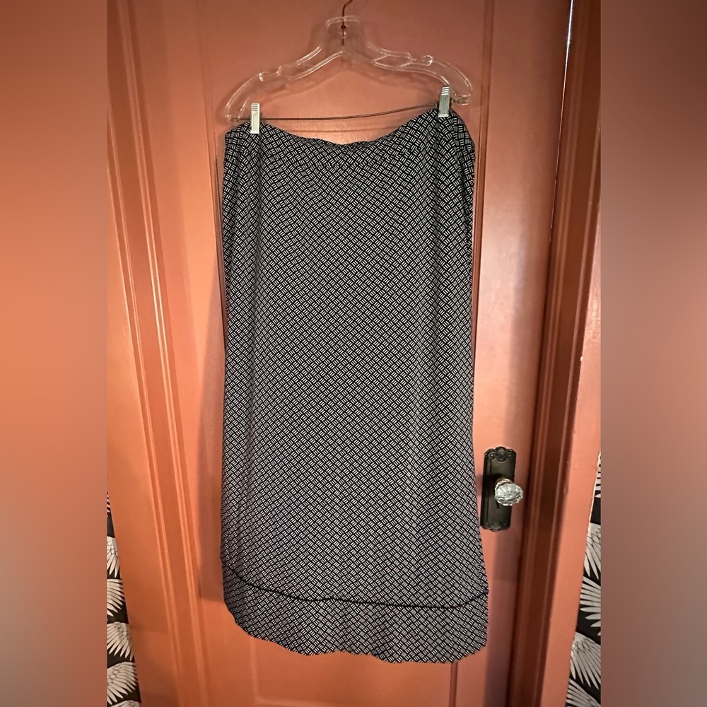 J Jill skirt. Side slit , black and white fabric. Rayon Lyrica.